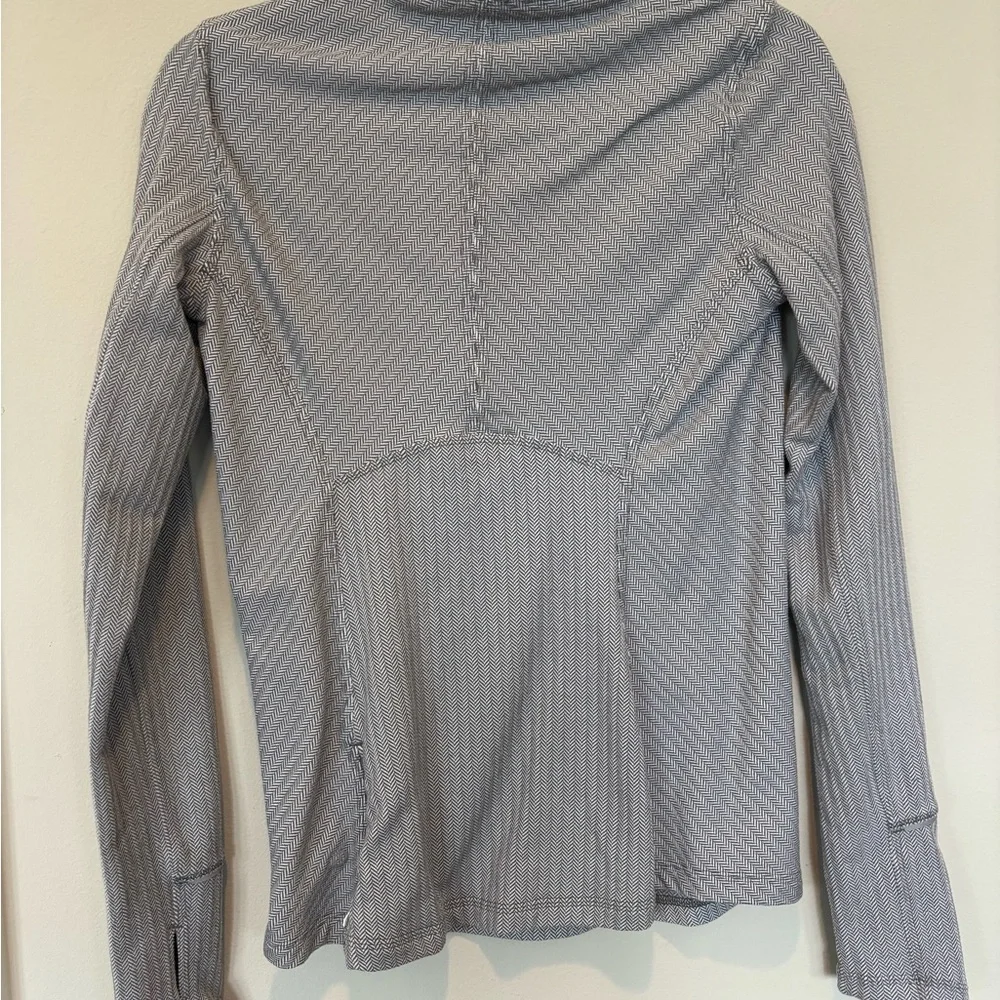lululemon athletica Gray Long Sleeve Top  8 - Picture 3 of 6